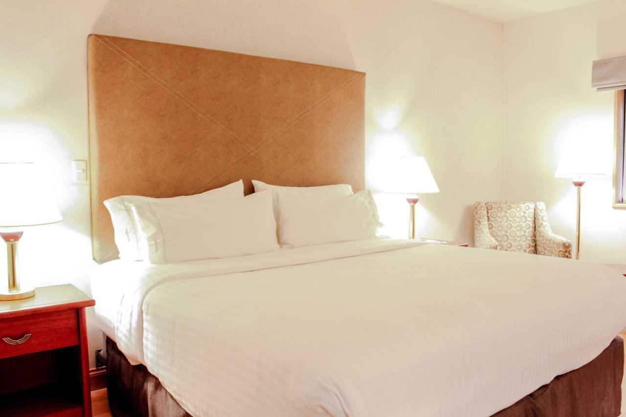 Holiday Inn Express Chihuahua By Ihg Buitenkant foto