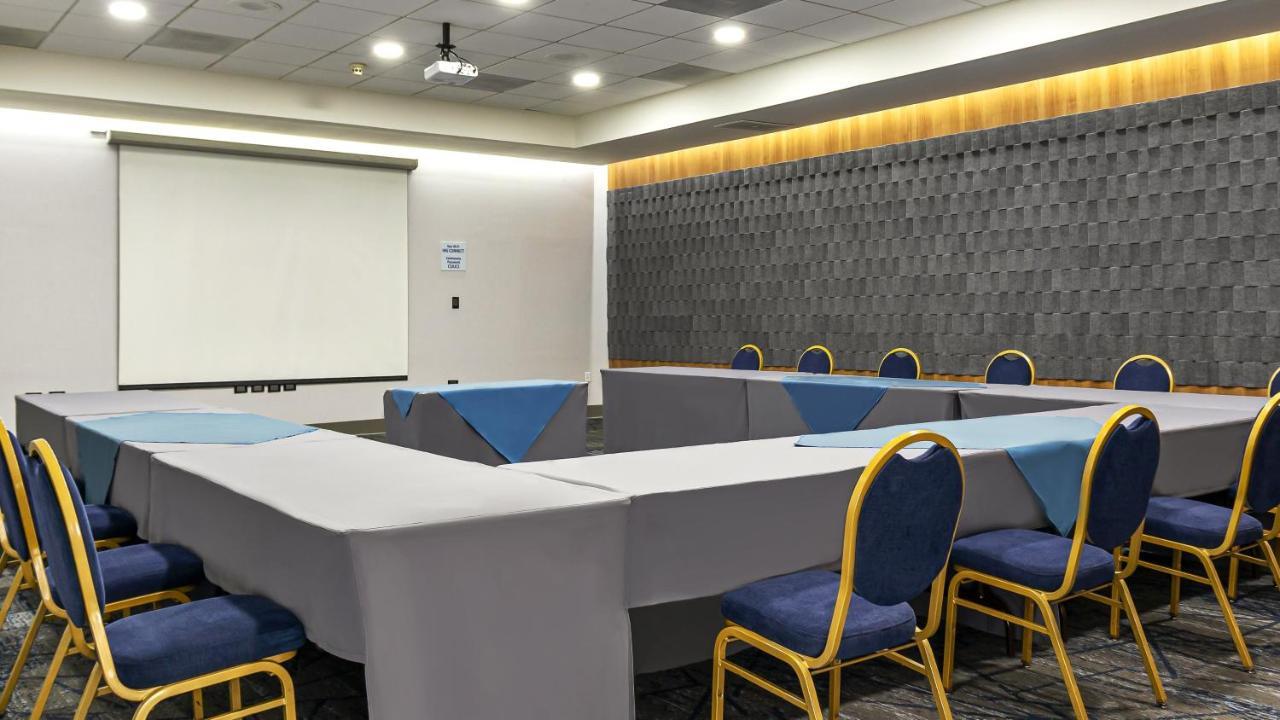 Holiday Inn Express Chihuahua By Ihg Buitenkant foto