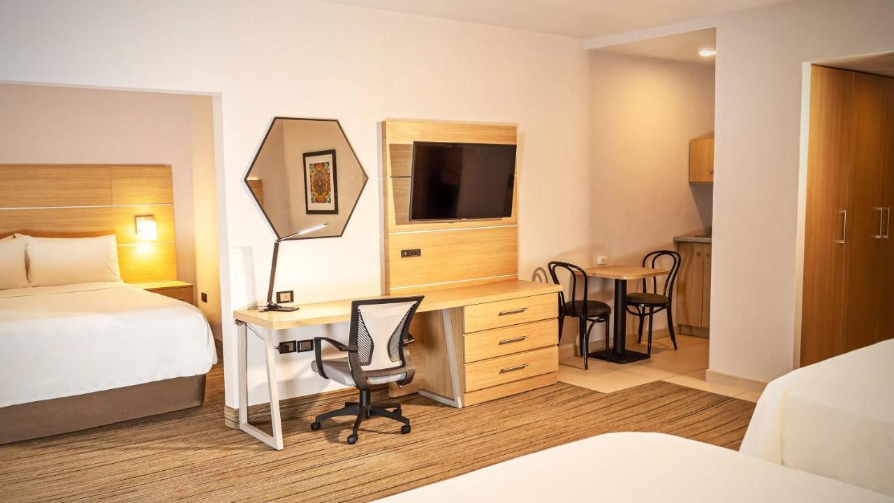 Holiday Inn Express Chihuahua By Ihg Buitenkant foto
