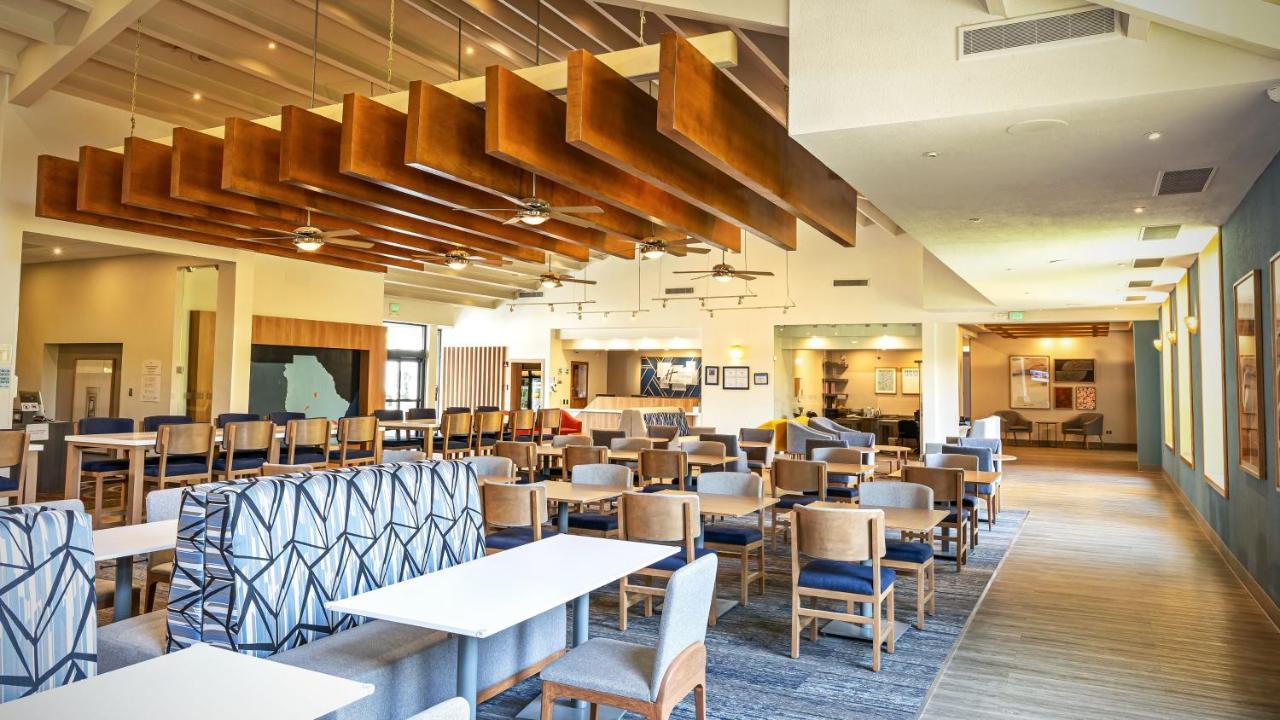 Holiday Inn Express Chihuahua By Ihg Buitenkant foto