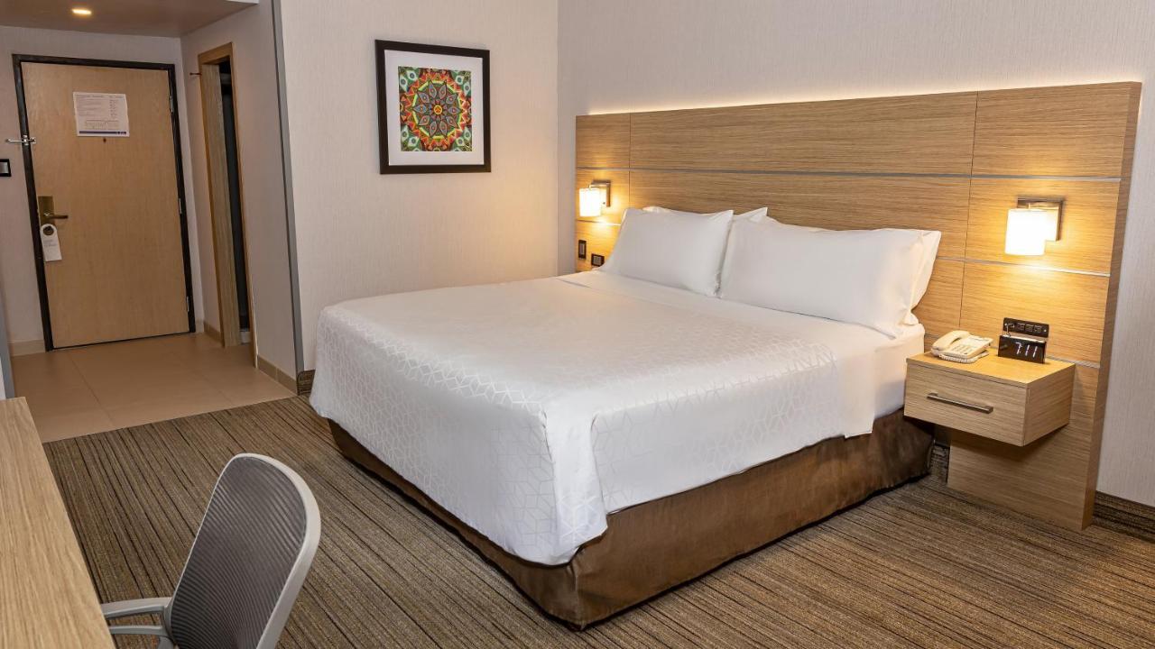 Holiday Inn Express Chihuahua By Ihg Buitenkant foto