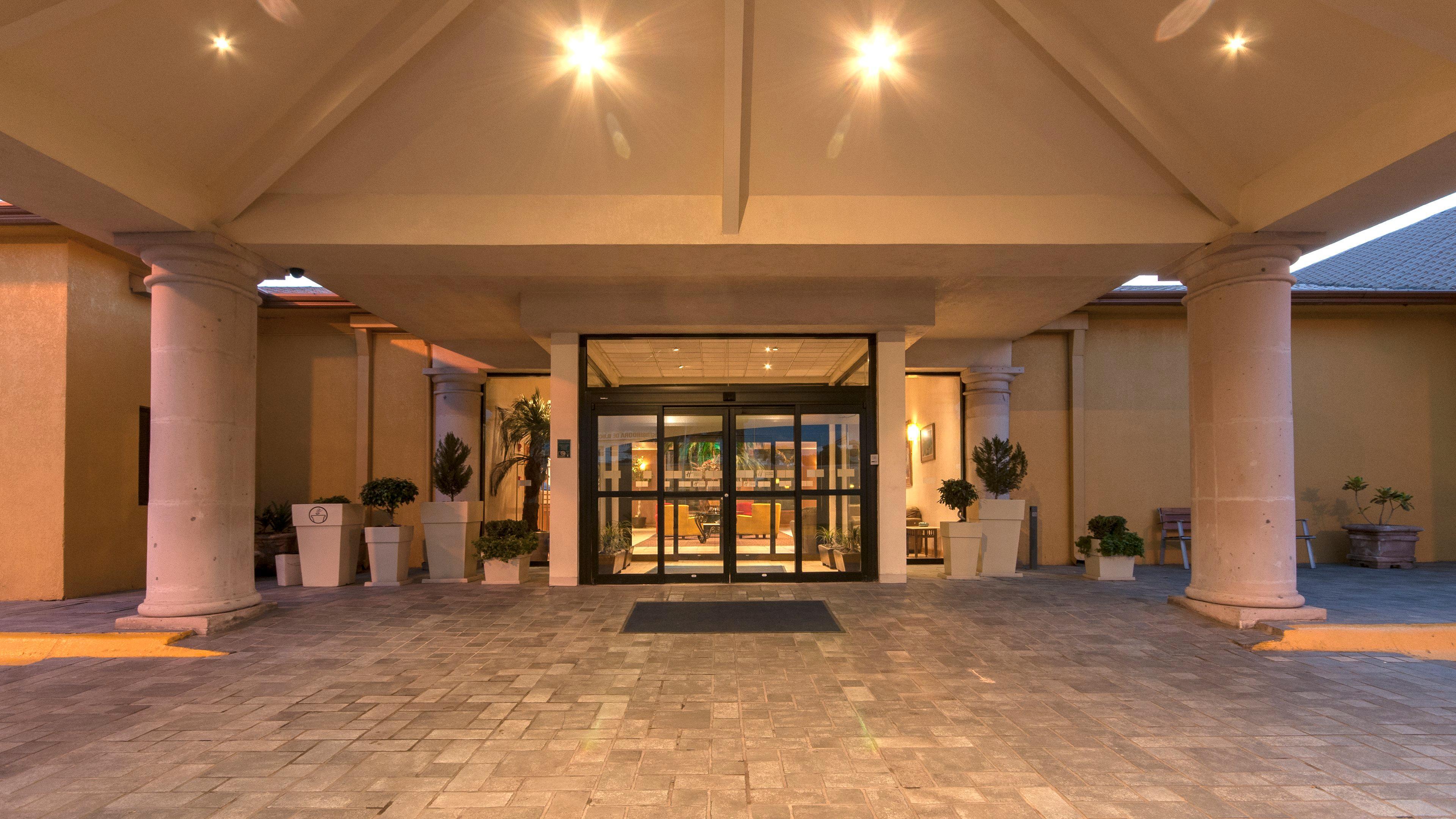 Holiday Inn Express Chihuahua By Ihg Buitenkant foto
